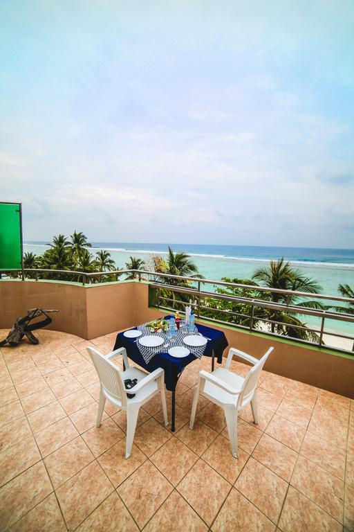Relax Beach Inn Male Exterior photo