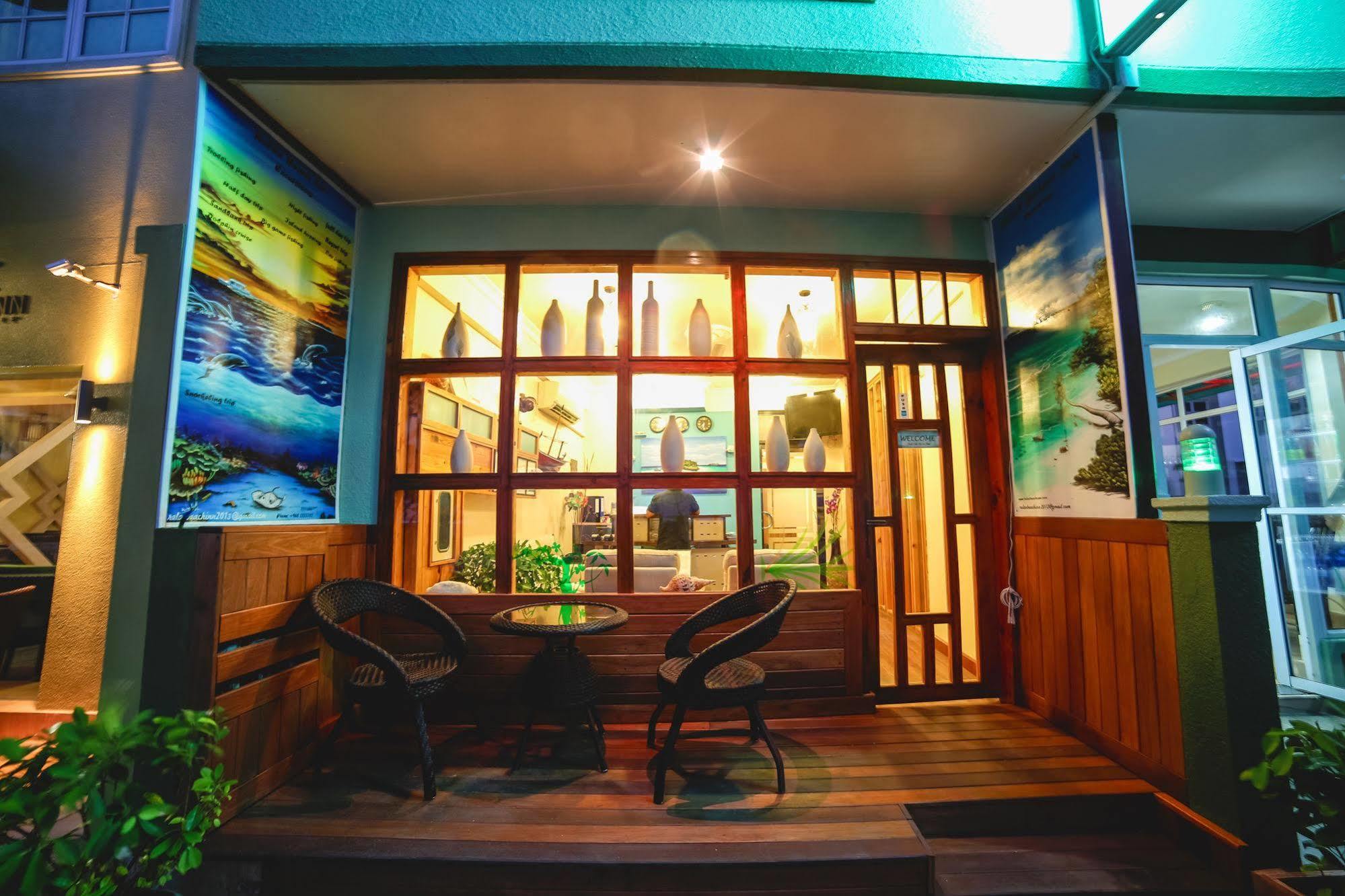 Relax Beach Inn Male Exterior photo
