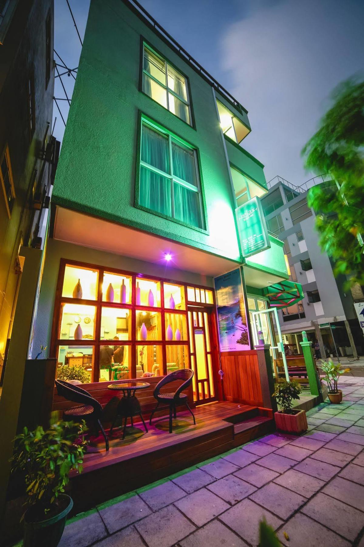 Relax Beach Inn Male Exterior photo