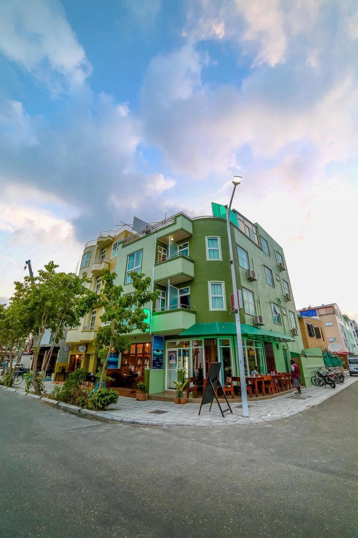 Relax Beach Inn Male Exterior photo